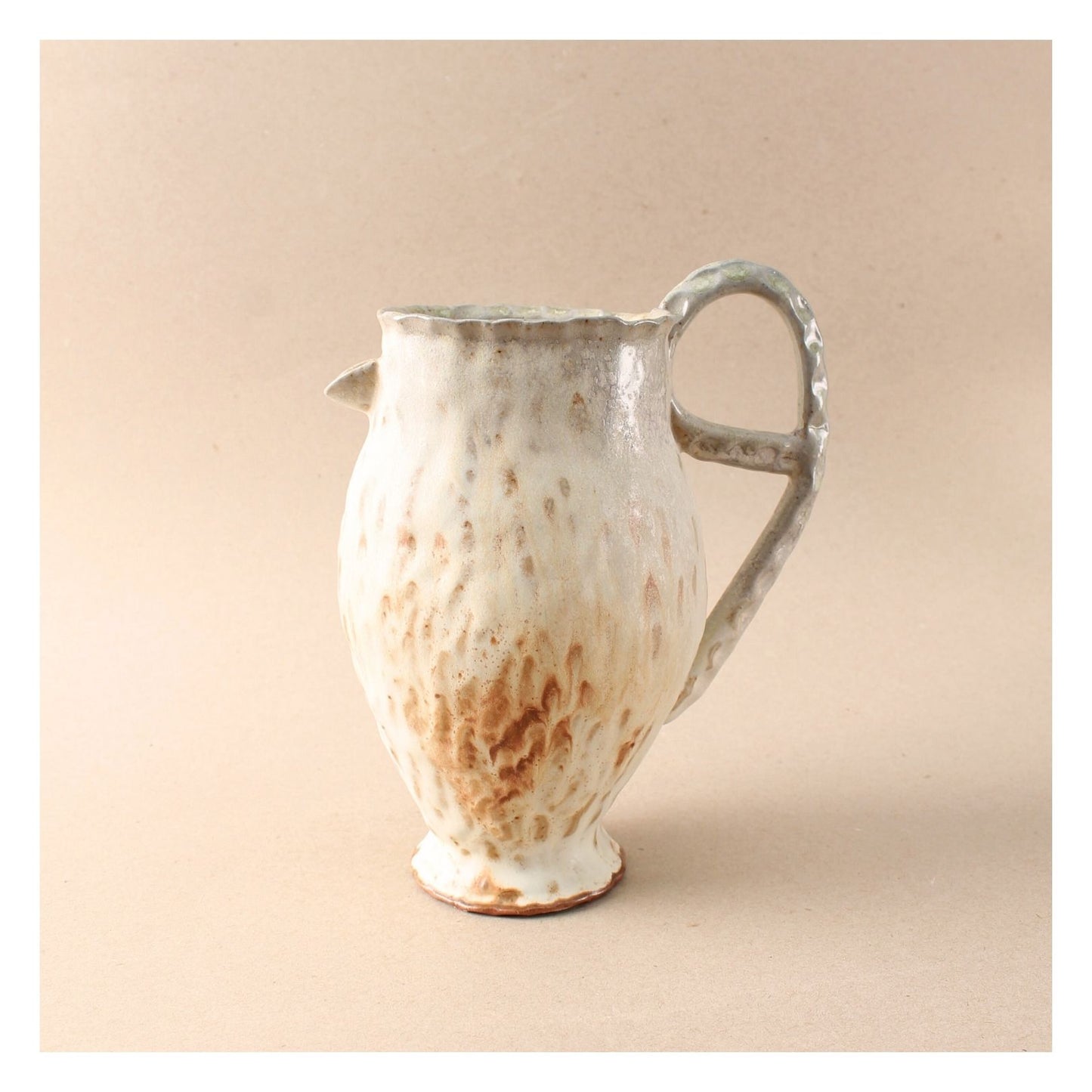 tan loop pitcher