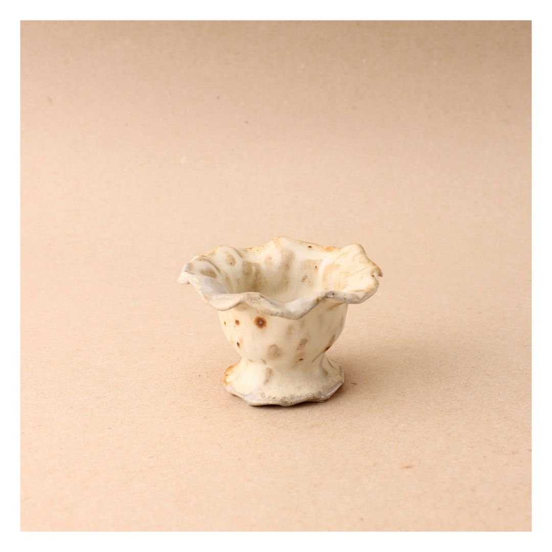 white lil pinch bowl
