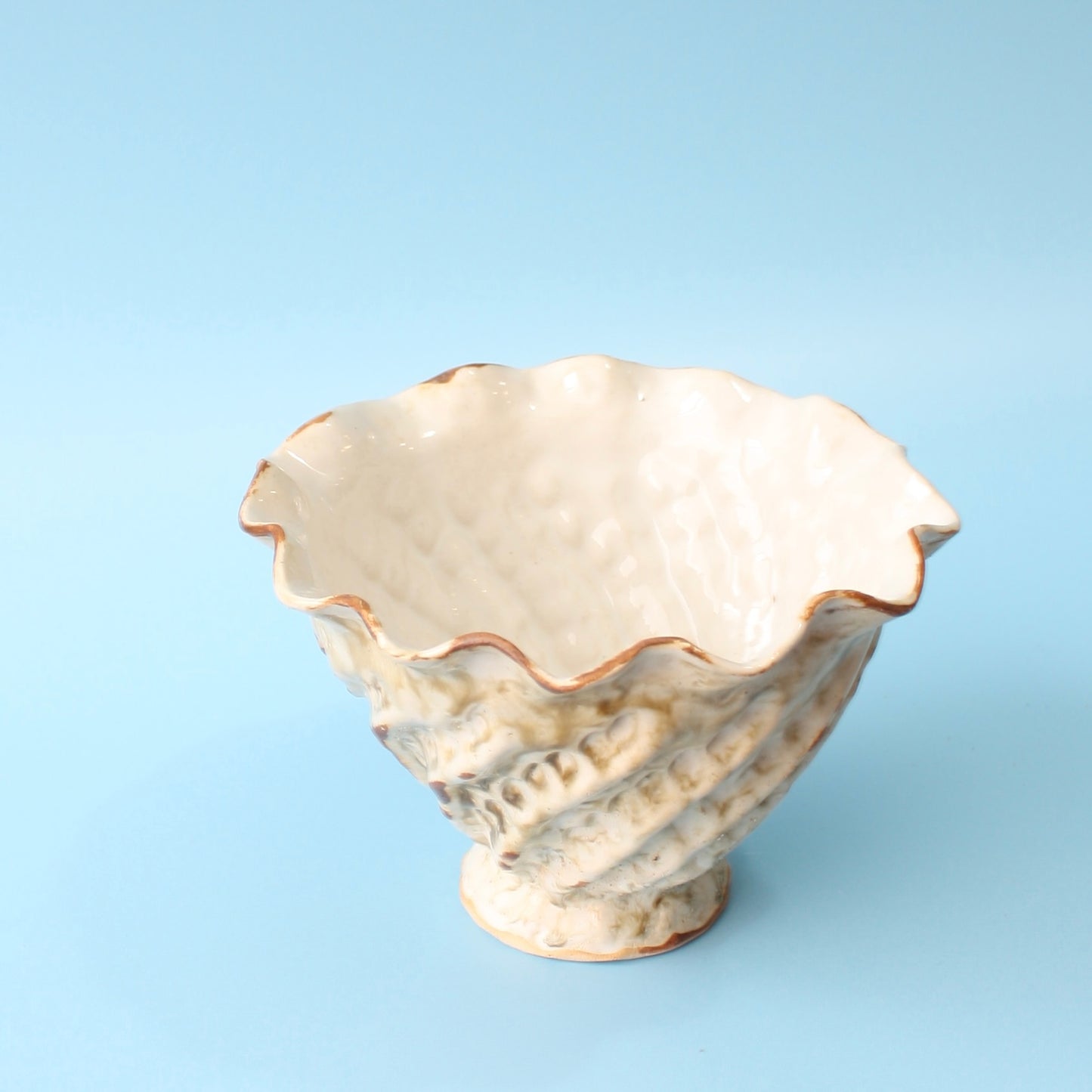 white and iron wave bowl
