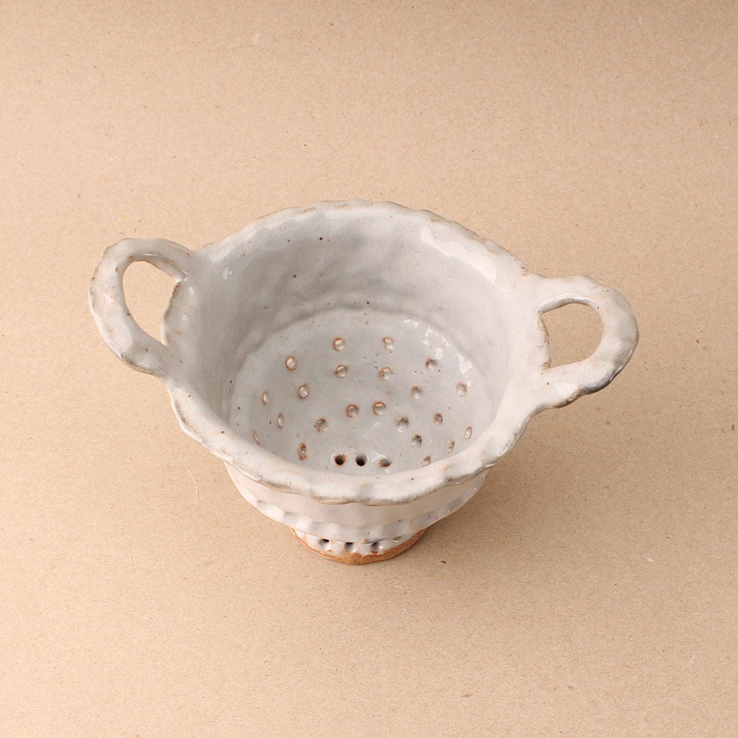white handled berry bowl