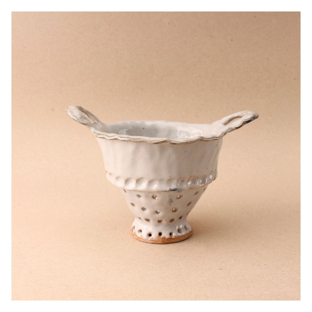 white handled berry bowl