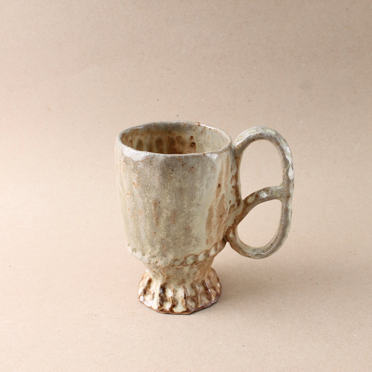 tan pinch mug