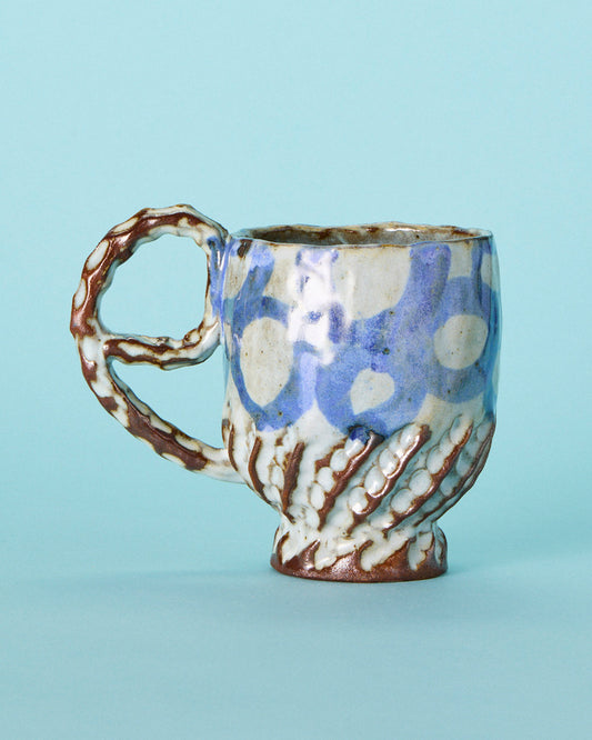 blue circle pinch mug