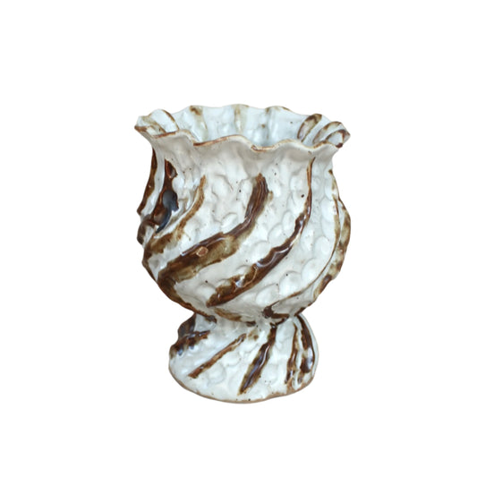 brown line ridge curve vase