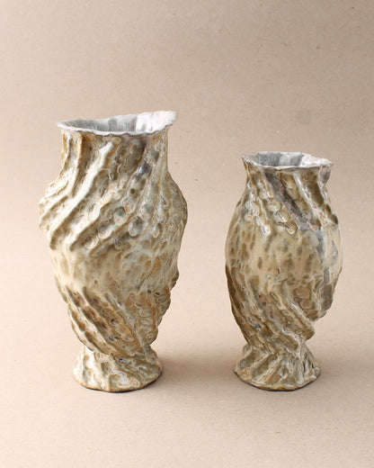 tan swirl vase