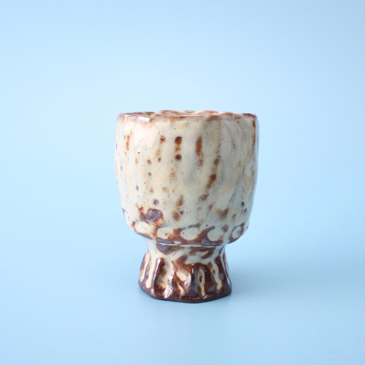 tan pinch cup